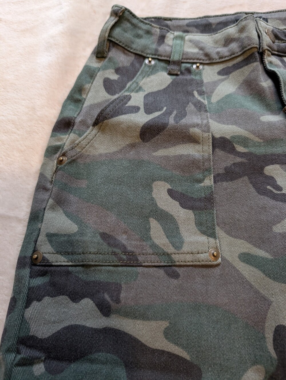 Flamingals Camo Print Mid Waist Flare Leg Crop Pants NWT Large - Picture 6 of 10